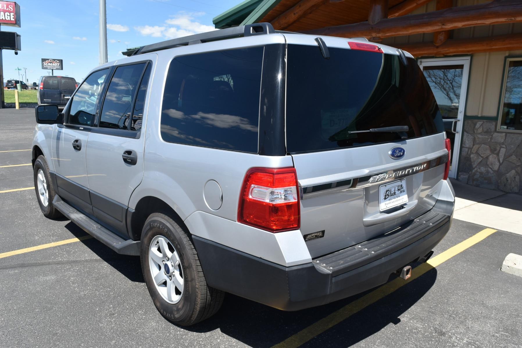 2016 Silver /Black Ford Expedition XL (1FMJU1GT0GE) with an 3.5L Twin Turbo V6 engine, 6-Speed Automatic w/ OD transmission, located at 1600 E Hwy 44, Rapid City, SD, 57703, (605) 716-7878, 44.070232, -103.171410 - Photo #5